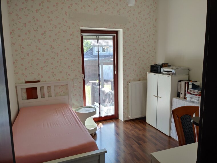 Schlafzimmer mit Zugang Balkon